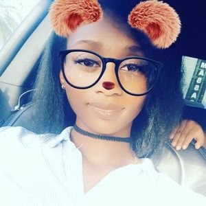 Meet your Posher, Dominique